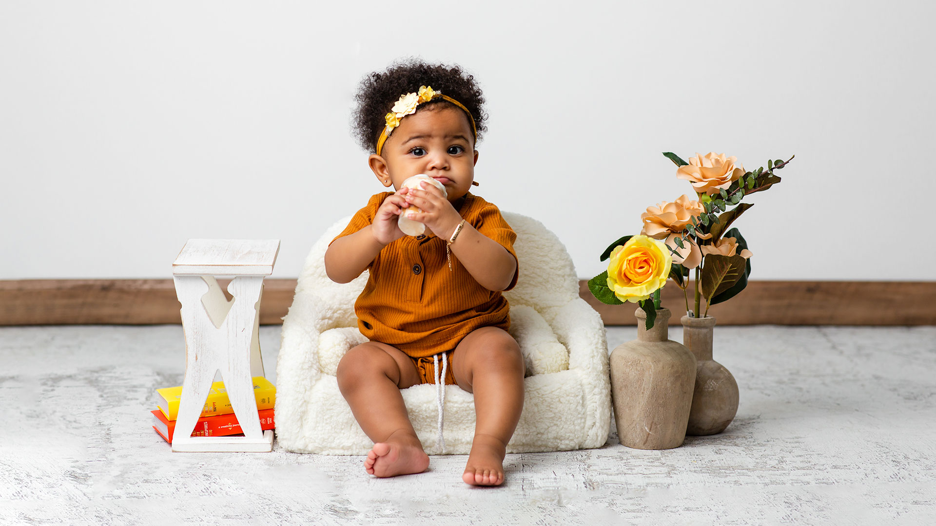 baby girl sipping on Frappuccino | DMV sitter session